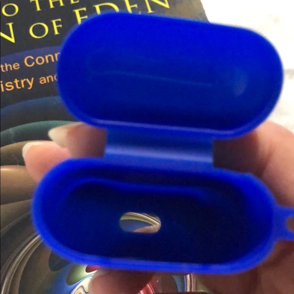 AirPods Case🤑 - Picture 3 of 3